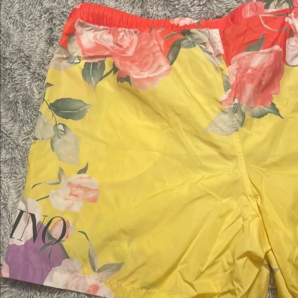 Yellow Floral Mens swim trunks size XL. - Picture 4 of 5